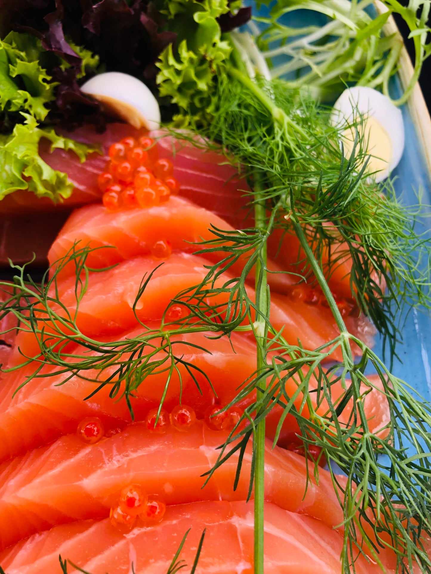 Gravlax / Graved Lachs mit Senf-Dill-Soße