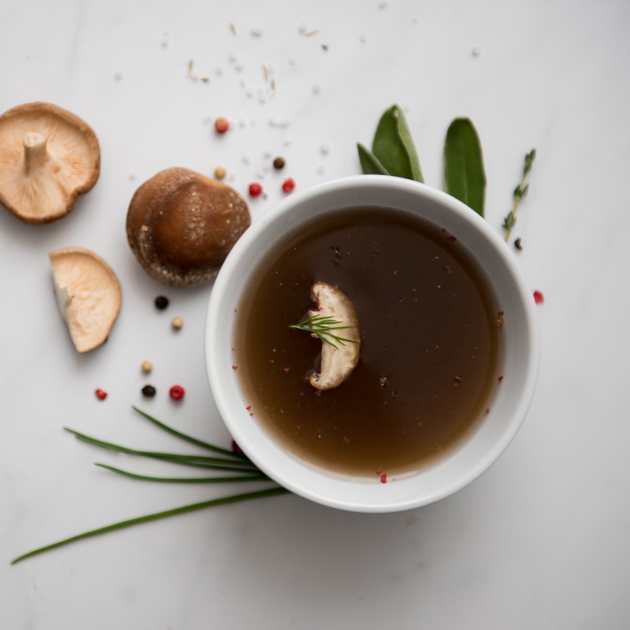 Wildessenz mit Pilzklößchen