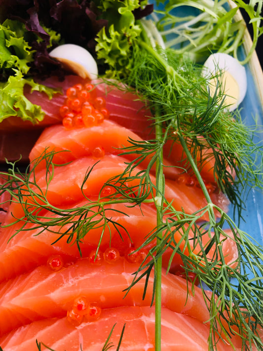 Gravlax / Graved Lachs mit Senf-Dill-Soße