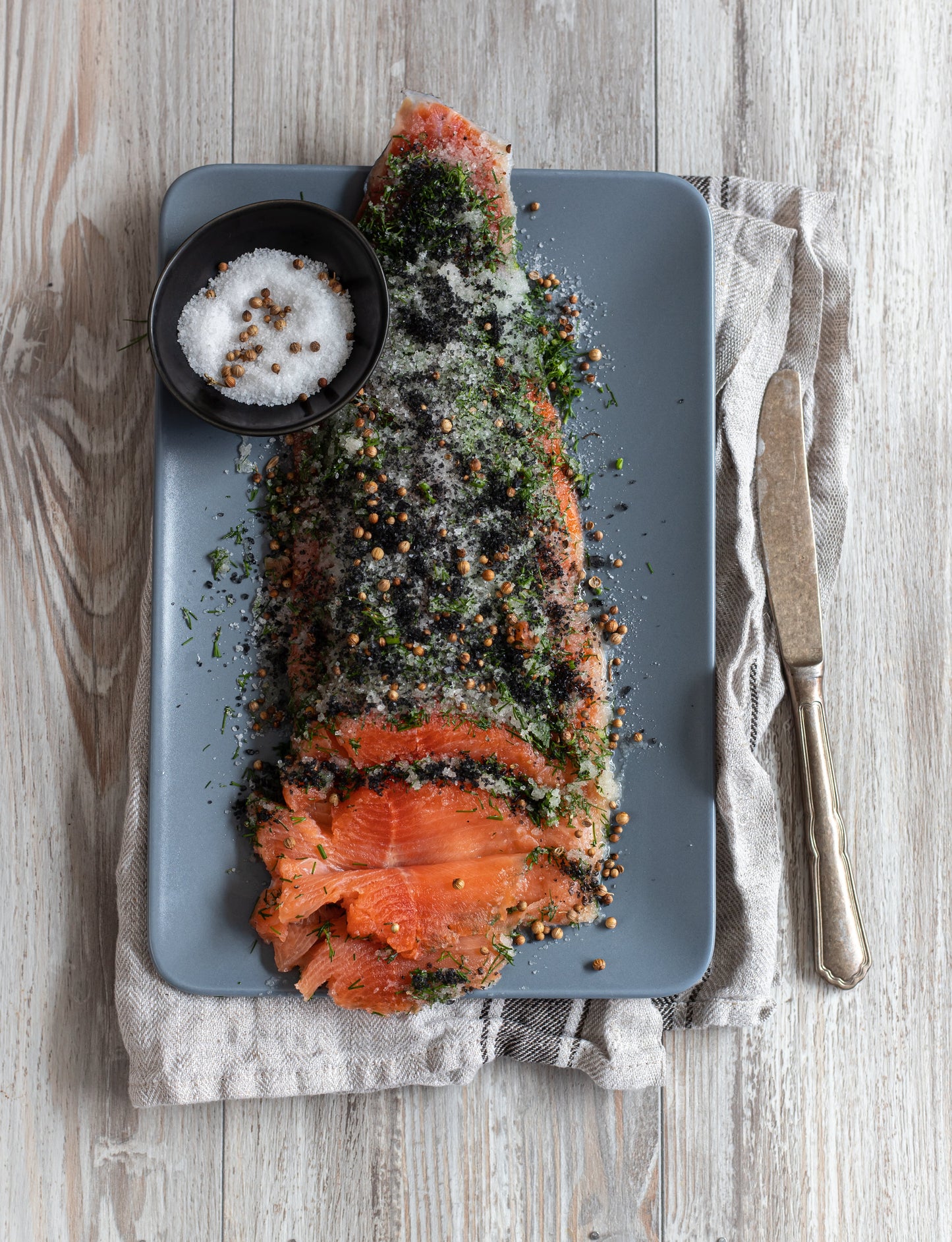 Gravlax / Graved Lachs mit Senf-Dill-Soße